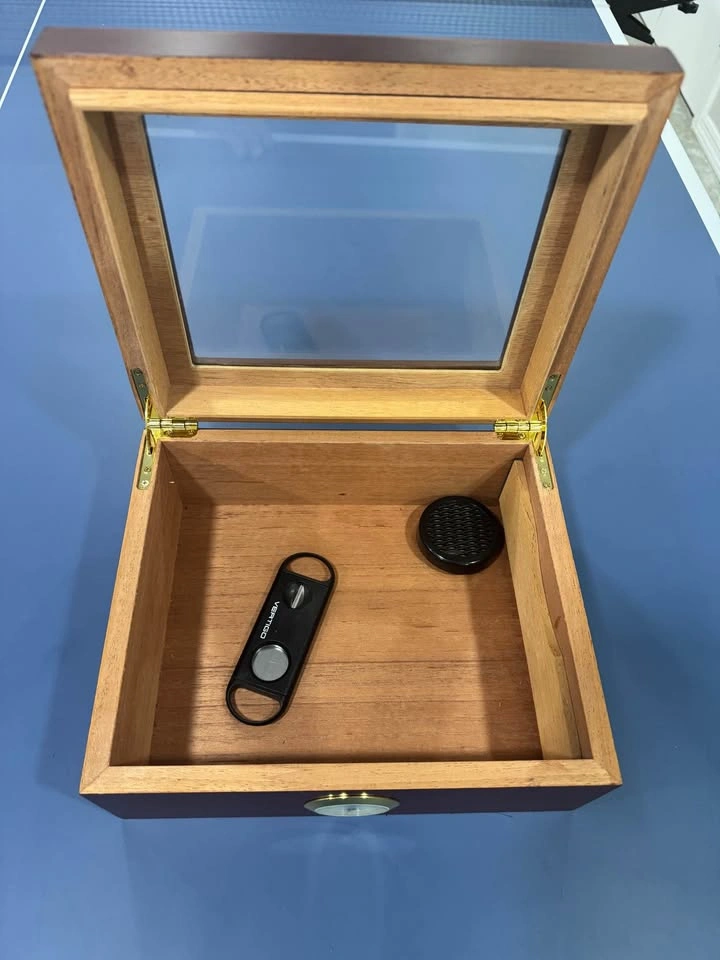 Cigar desktop humidor with cutter - photo 2