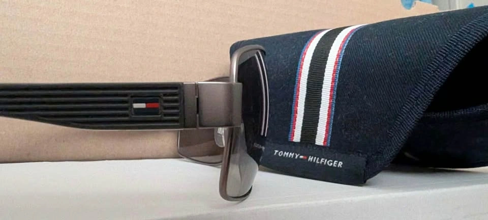 Tommy Hilfiger Sunglasses - photo 4