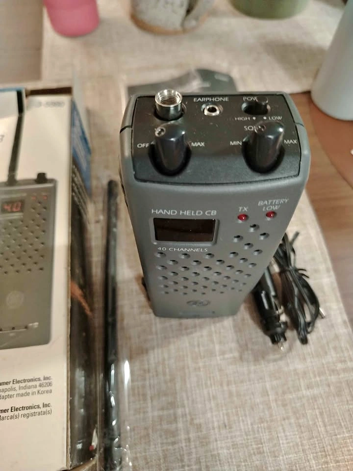 GE 3-5980 40-Channel Handheld CB Transceiver