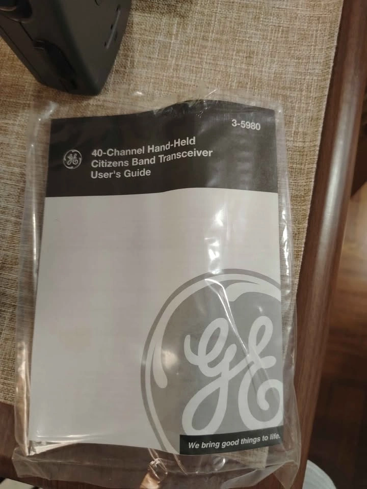 GE 3-5980 40-Channel Handheld CB Transceiver - photo 2