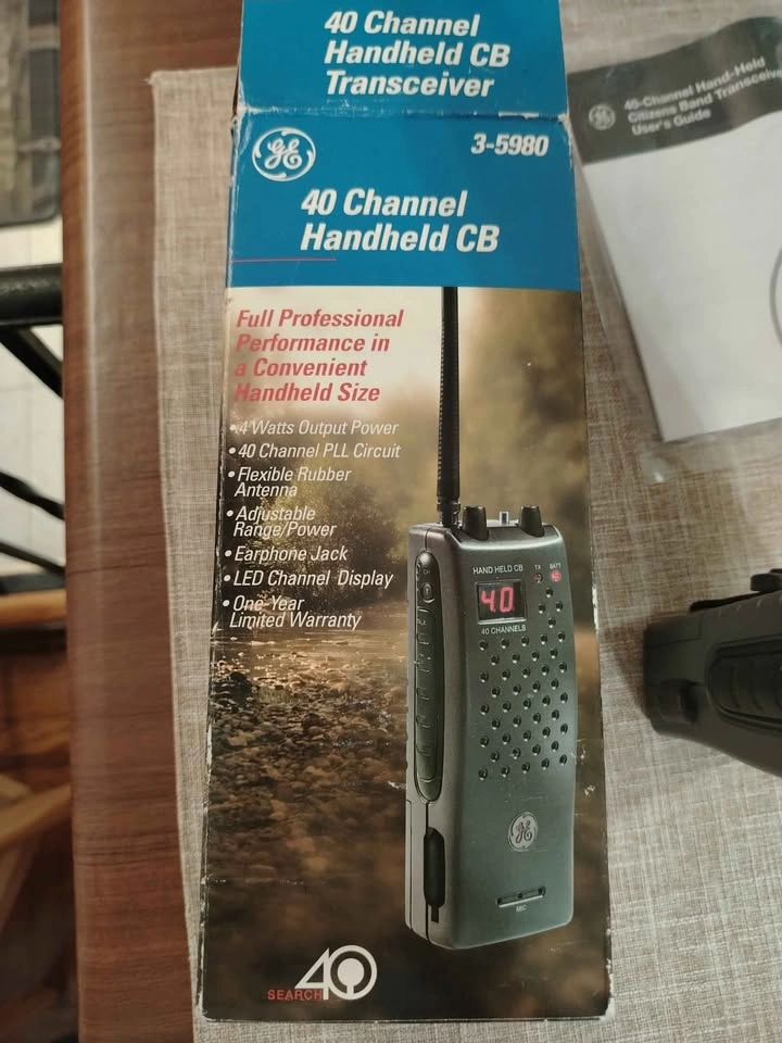 GE 3-5980 40-Channel Handheld CB Transceiver - photo 3
