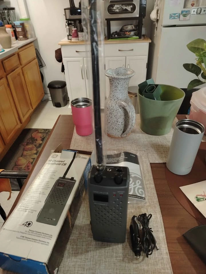 GE 3-5980 40-Channel Handheld CB Transceiver - photo 5