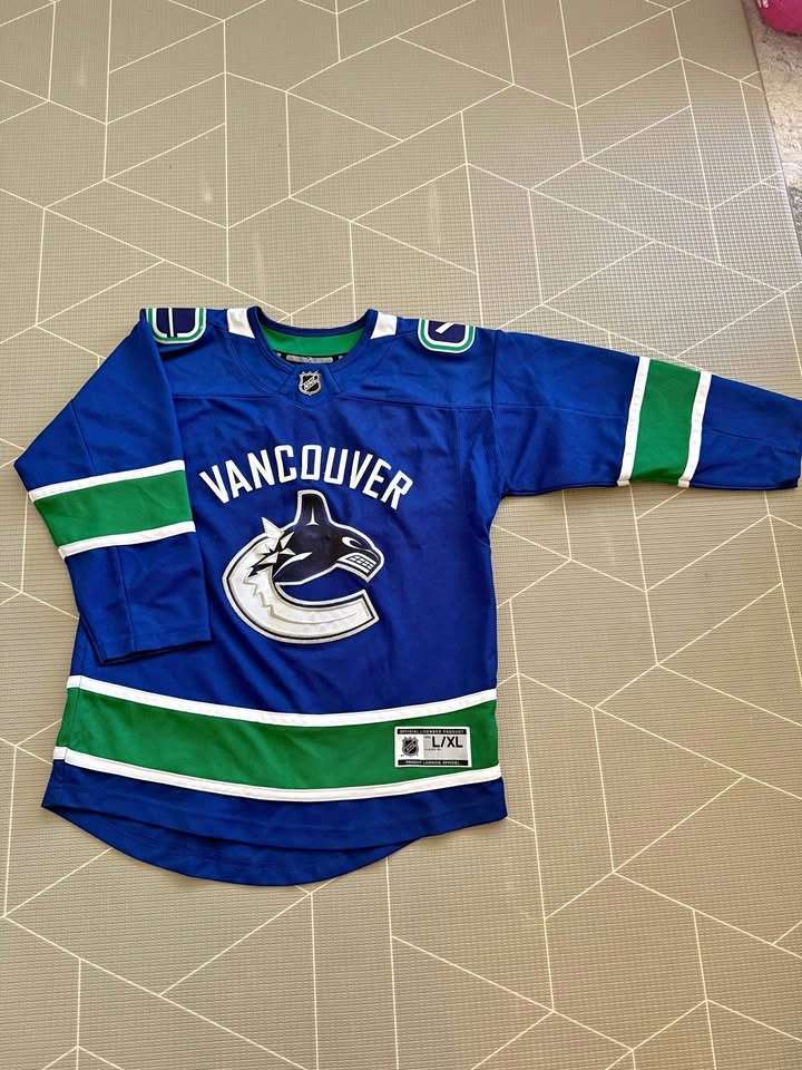 NHL Vancouver Canucks Jersey