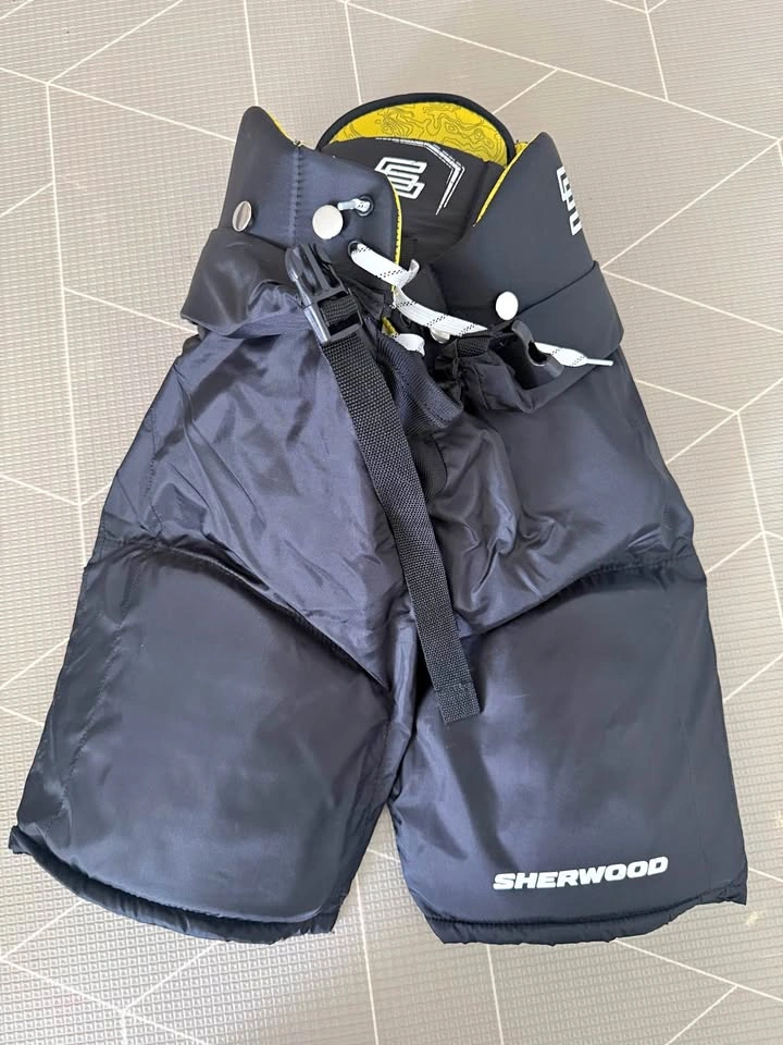 Sherwood Rekker Legend 4 Junior Hockey Pants L