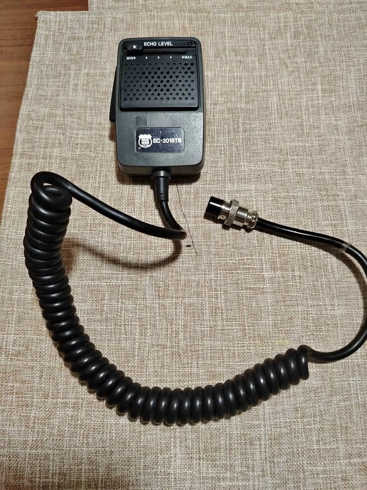 Road Noise EC-2018TB Echo Power CB Microphone