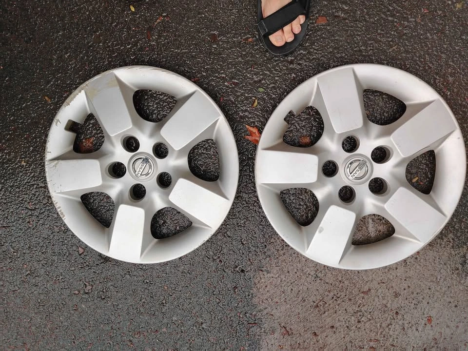 Nissan Hubcaps 2 - photo 2