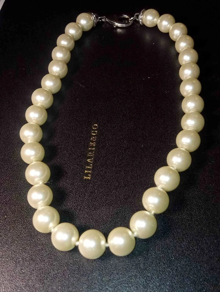 Glass Pearls Bead Necklace Vintage Costume Jewelry Unsigned