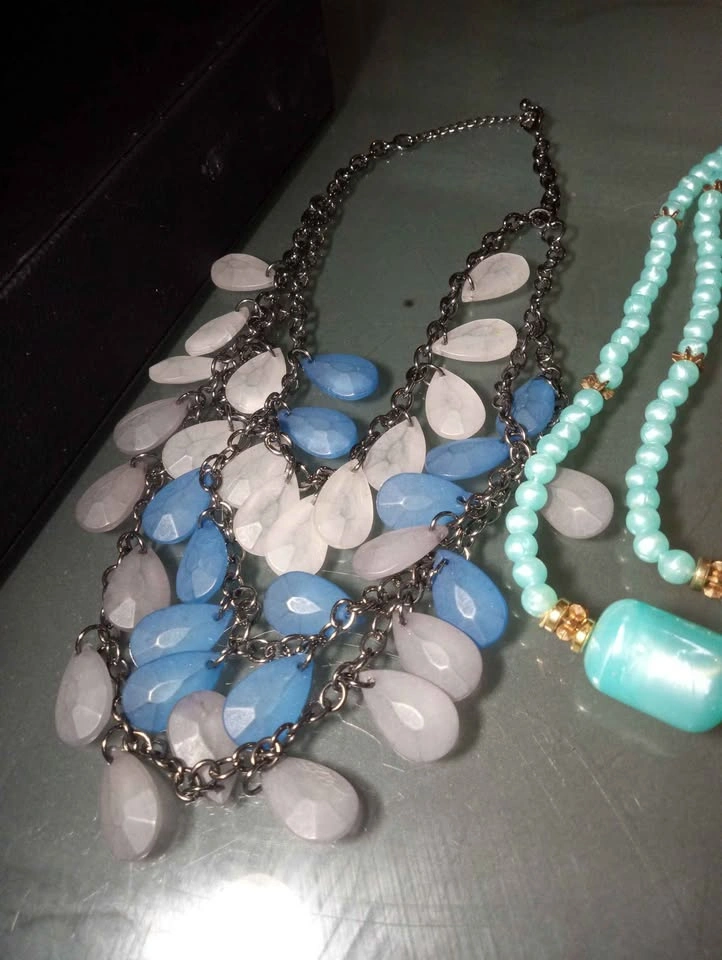 Wearable Jewellery Lot Statement Necklaces Unsigned - photo 2