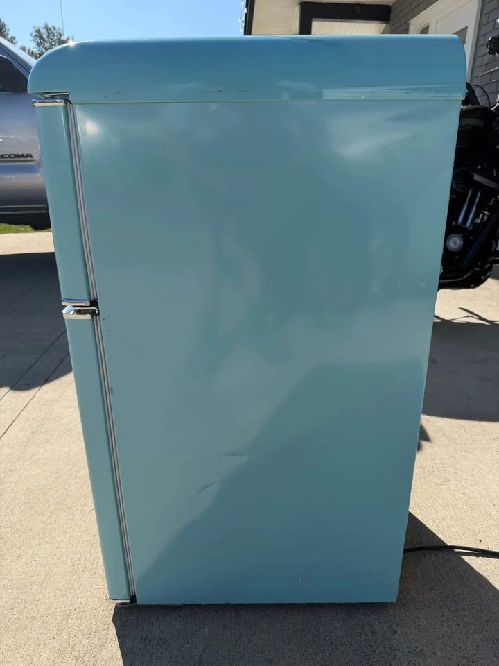 Galanz Mini Fridge - photo 2