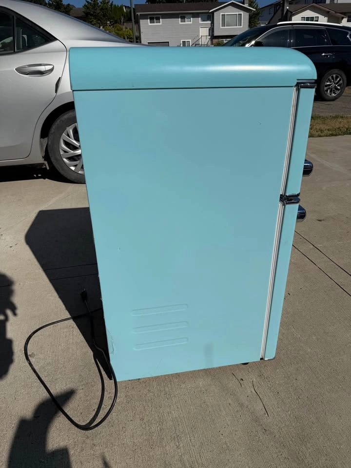 Galanz Mini Fridge - photo 4