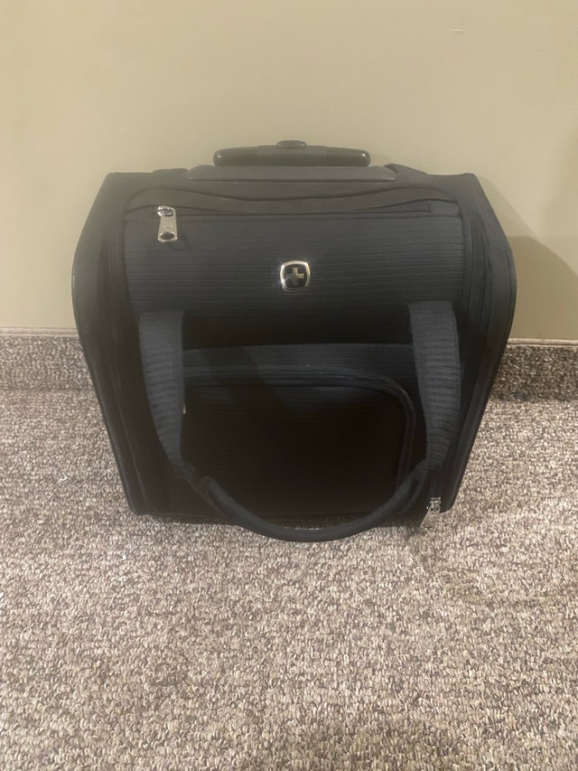 Black Swiss Gear Carry-On Luggage