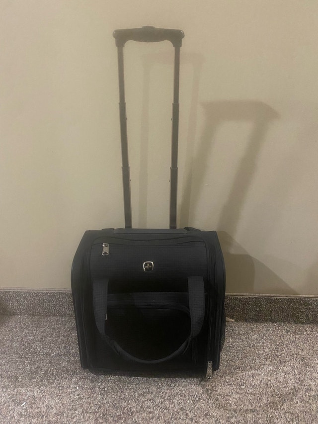 Black Swiss Gear Carry-On Luggage - photo 2