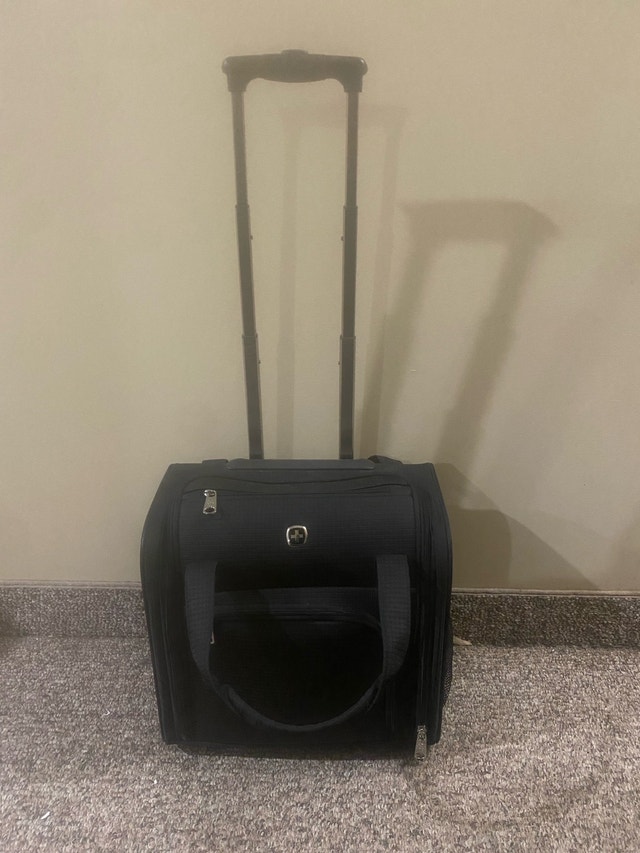 Black Swiss Gear Carry-On Luggage - photo 3
