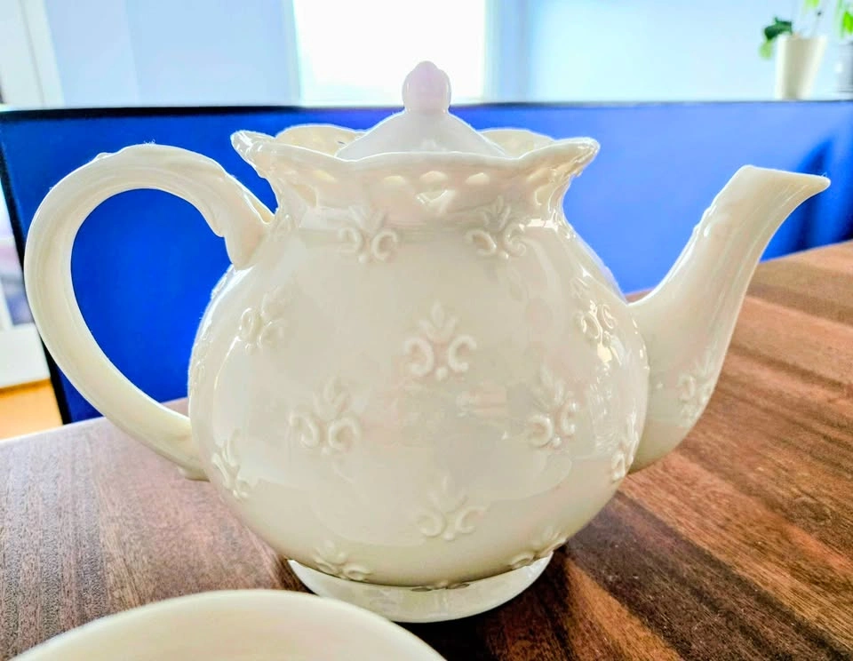 Skye McGhie "Cream Lace" Fine Porcelain Teaset - photo 3