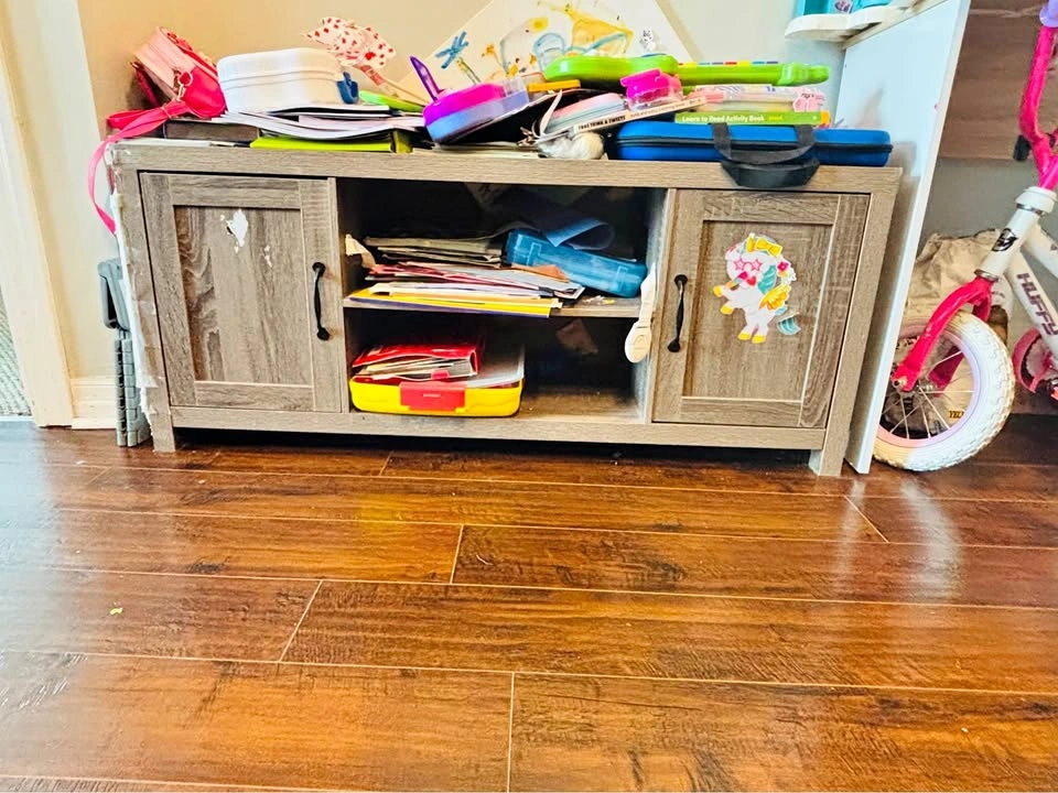 Wood Grain TV Stand with Storage
