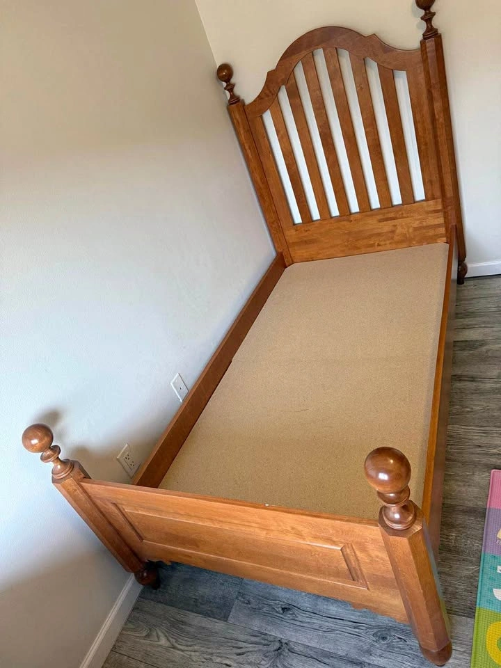 Twin bed