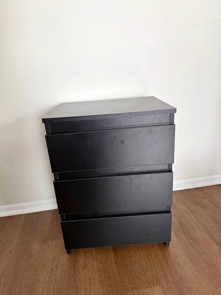 Set of nightstands/bedside tables
