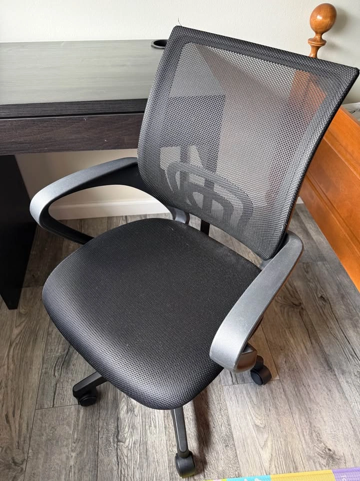 Office/study chair - photo 2