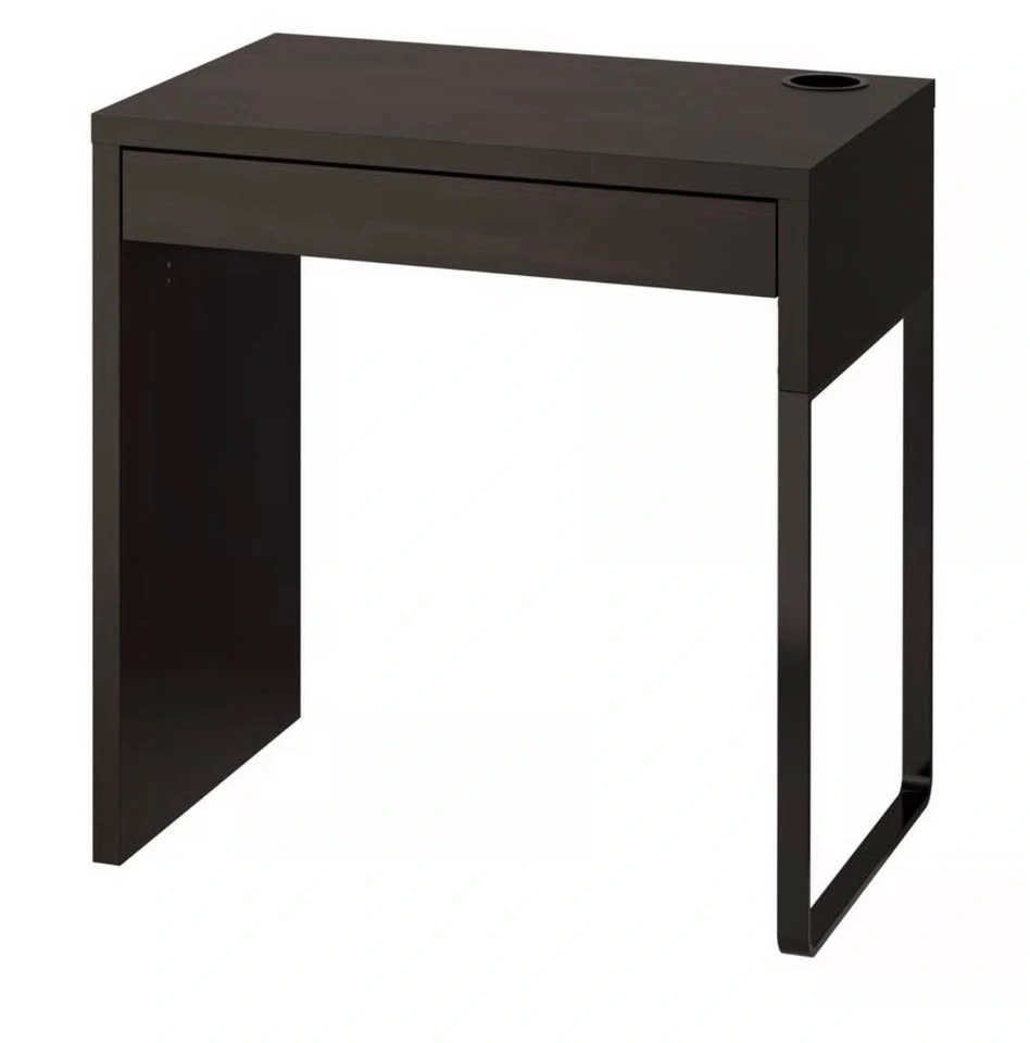 Desk - photo 2
