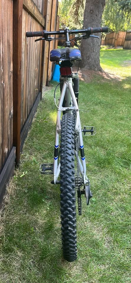 Specialized Hardrock Mountain Bike - photo 3