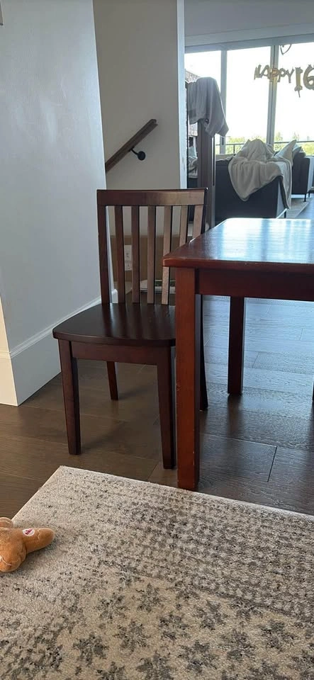 Pottery barn kids table with 2 chairs - photo 2