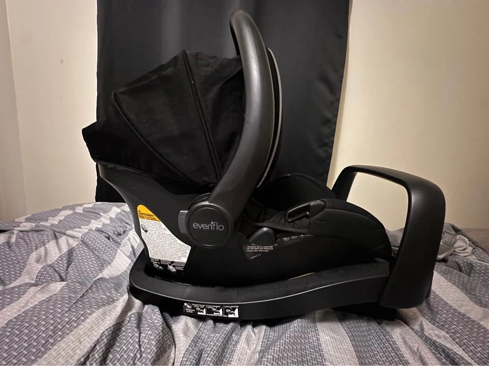 Evenflo Infant Car Seat with Base - photo 2