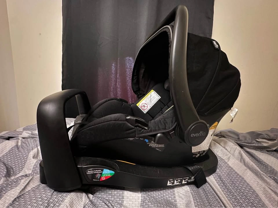 Evenflo Infant Car Seat with Base - photo 3