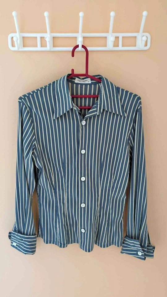 Women's Button-Down Dress Shirt - Medium