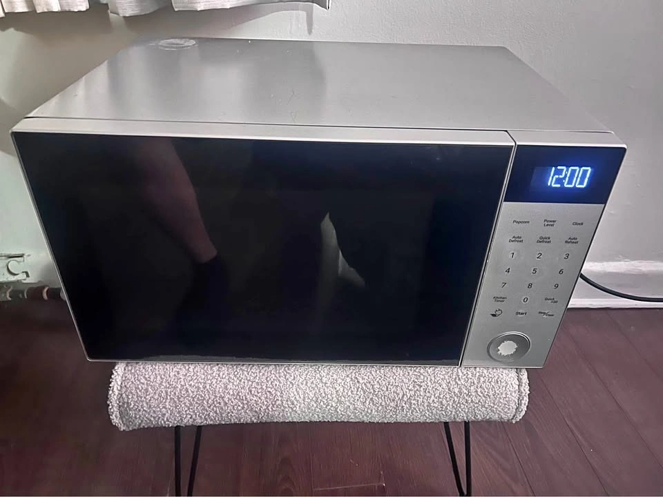 Microwave Oven Danby DMW11A4SDB