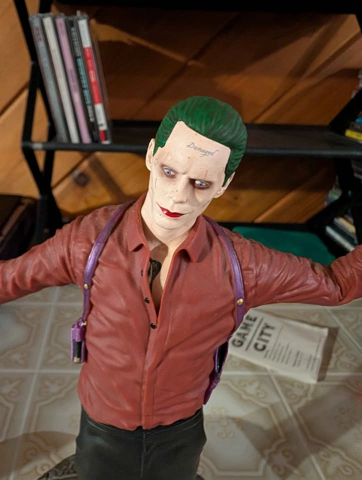 DC Collectibles Suicide Squad The Joker Statue - photo 2