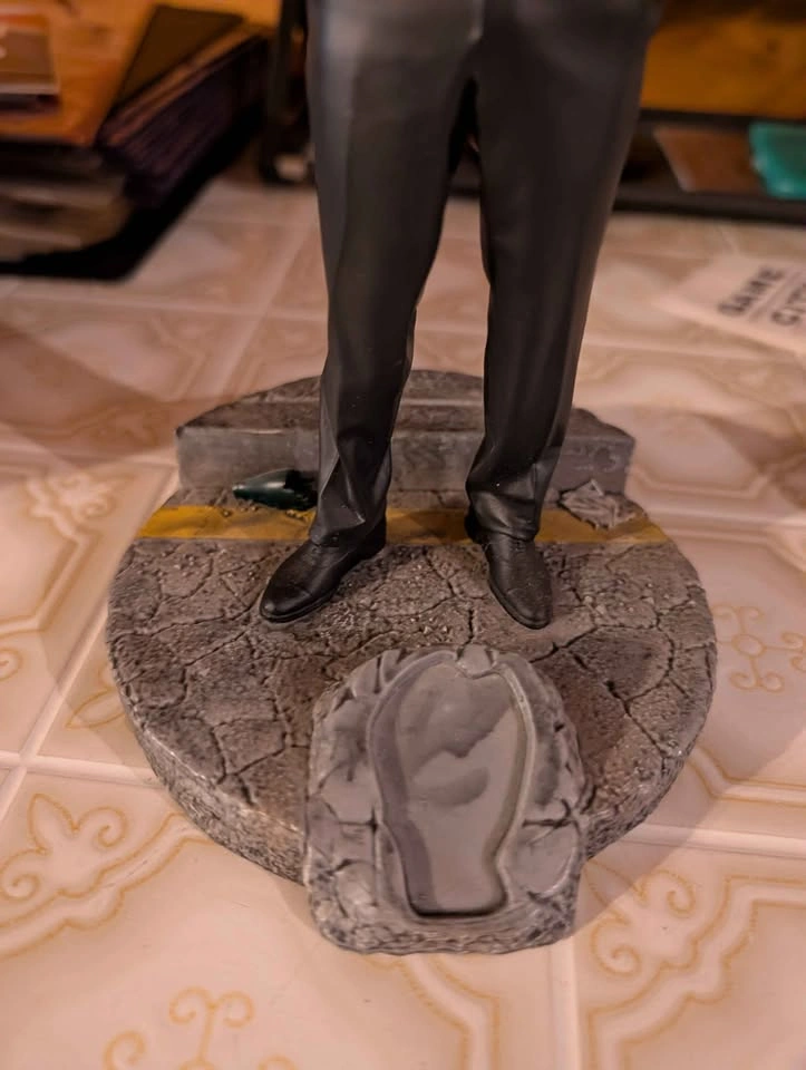 DC Collectibles Suicide Squad The Joker Statue - photo 3