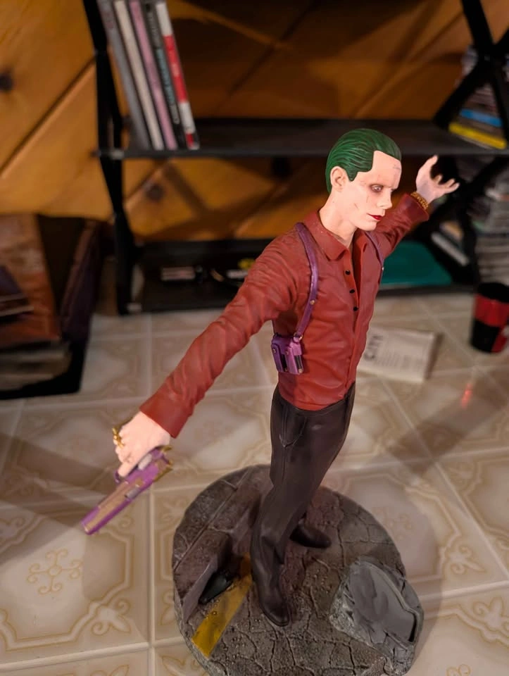 DC Collectibles Suicide Squad The Joker Statue - photo 4