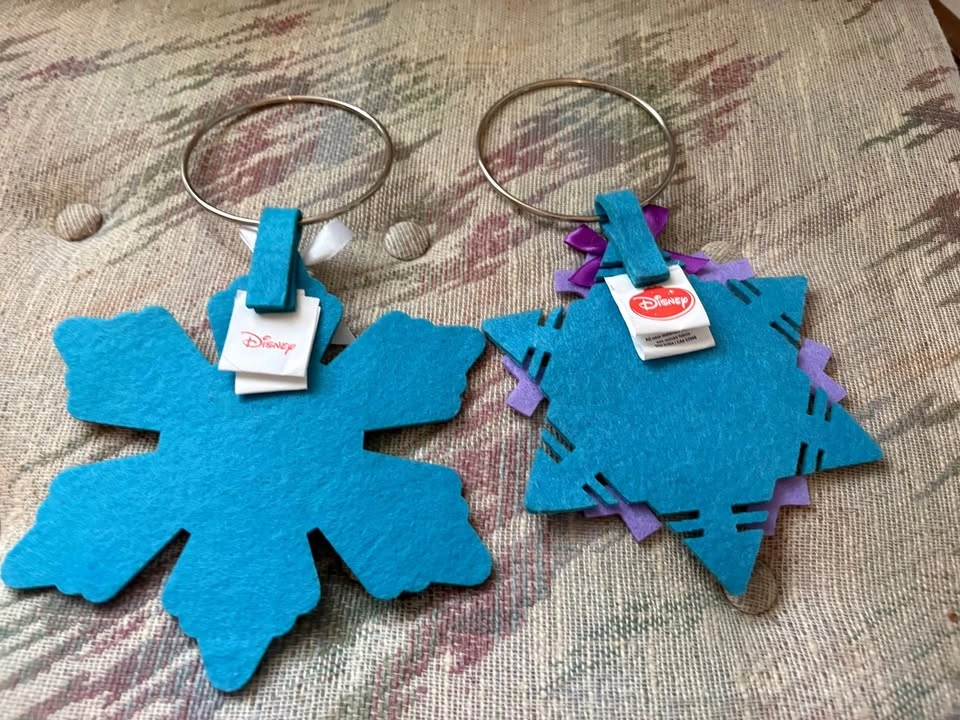 Disney Frozen Felt Snowflake Door Hangers – Set of 2 (Anna & Els - photo 2