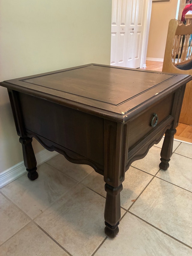 Solid Wood End Table / Side Table with Storage Drawer
