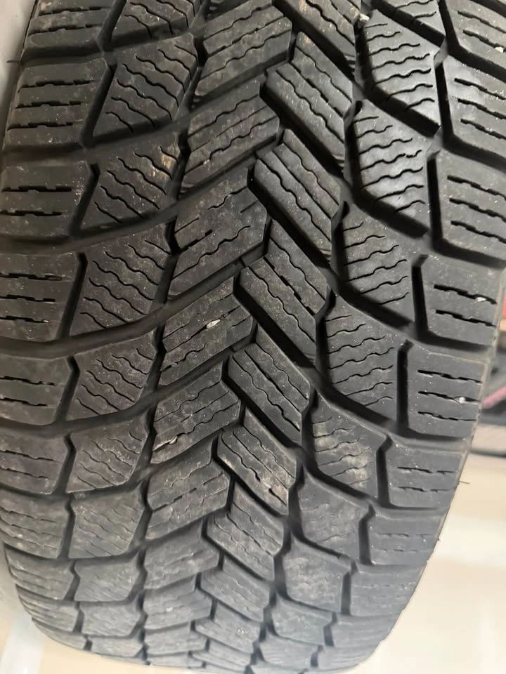 Michelin X-Ice Snow Tires 215/50R17 with Rims - photo 3