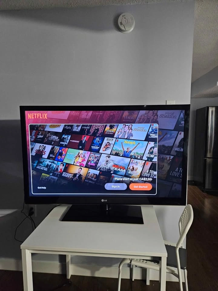 LG SMART TV 47" - photo 2