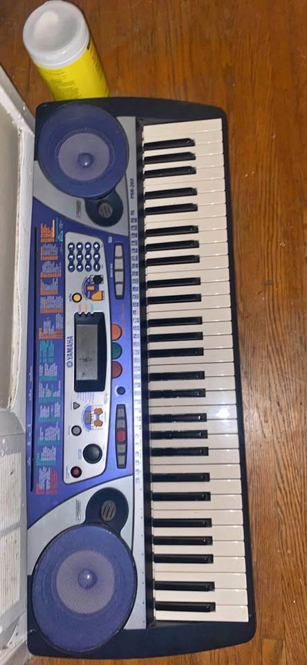Blue Yamaha PSR-260