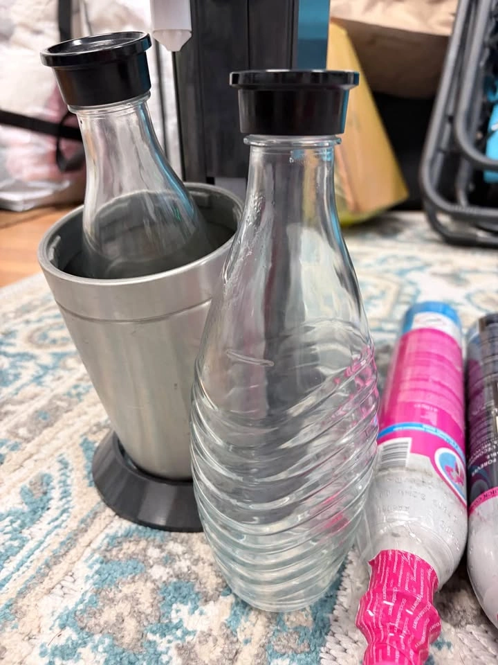 SodaStream Aqua Fizz with 2 Glass Carafes and 7 CO2 Refills - photo 2