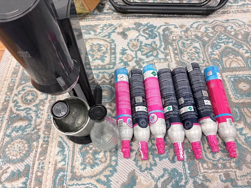 SodaStream Aqua Fizz with 2 Glass Carafes and 7 CO2 Refills - photo 4