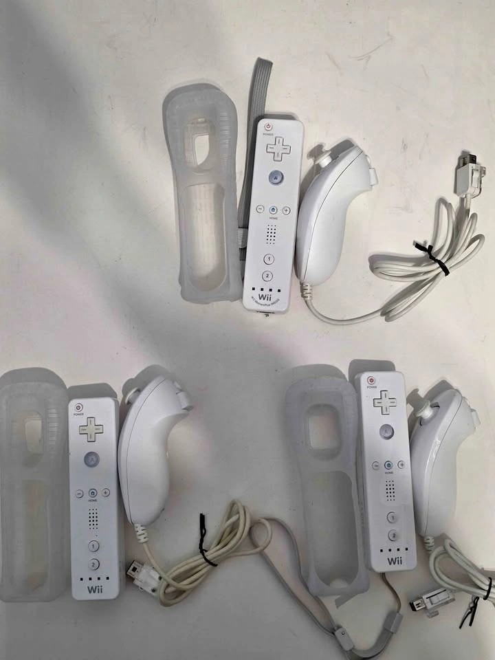 Nintendo Wiimotes & Nunchucks