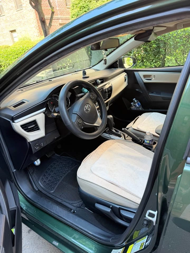 2015 Toyota Corolla LE Premium Sedan 4D - photo 2