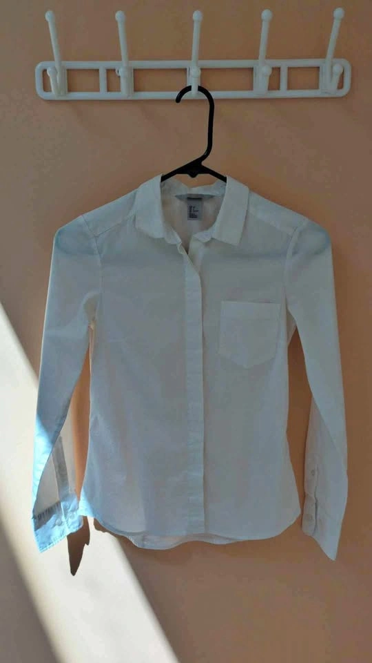 H&M Women's White Dress Shirt - Size 0/2