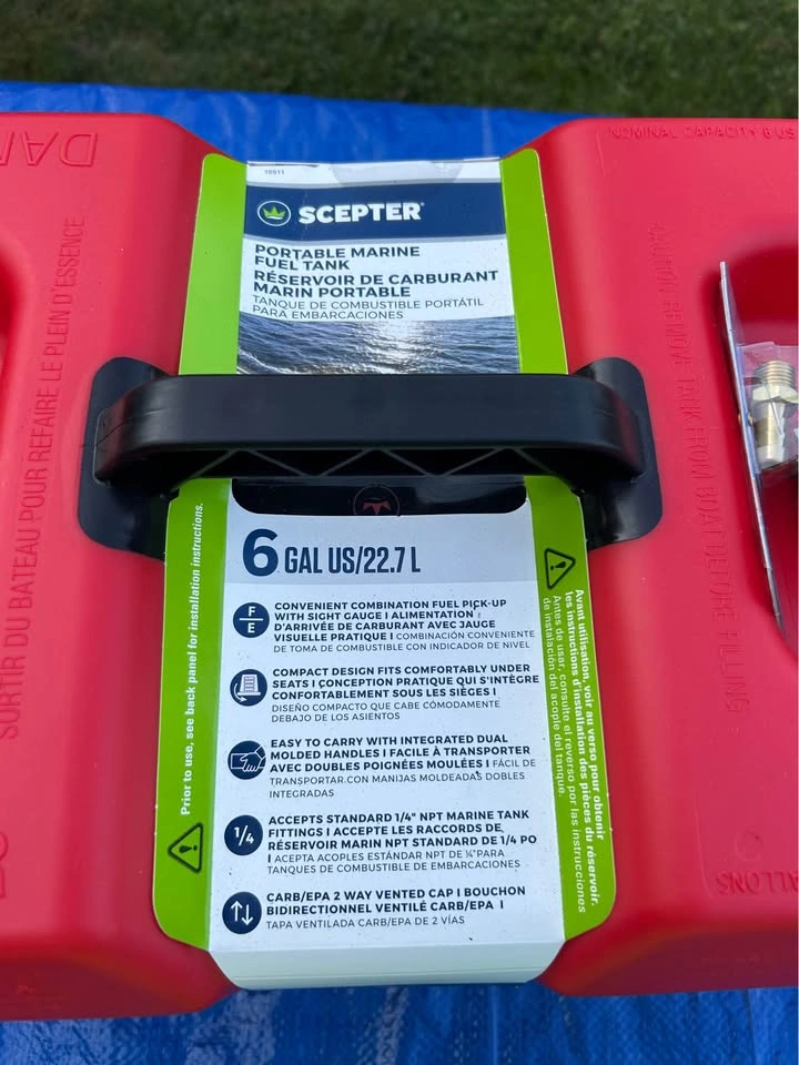 Boat motor gas tank with fitting - photo 2
