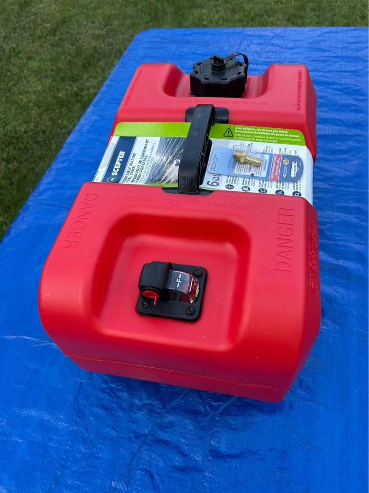 Boat motor gas tank with fitting - photo 4