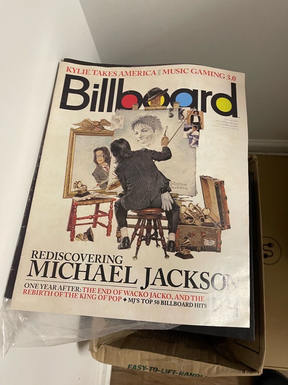 Michael Jackson Collector’s Memorabilia Lot - photo 3