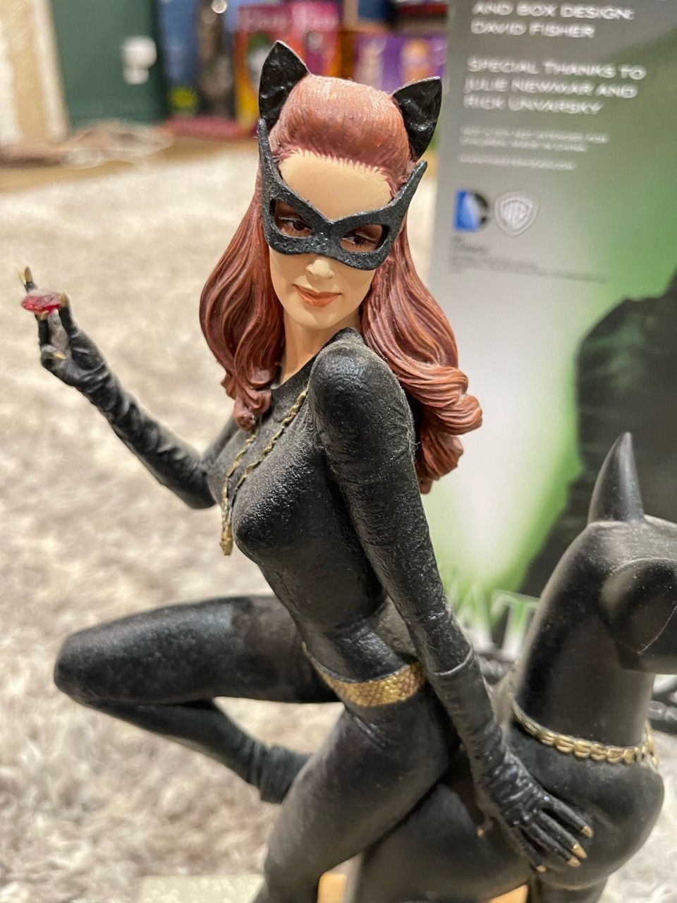 Batman 1966 Catwoman Ruby Edition 1:6 Scale Statue - photo 2