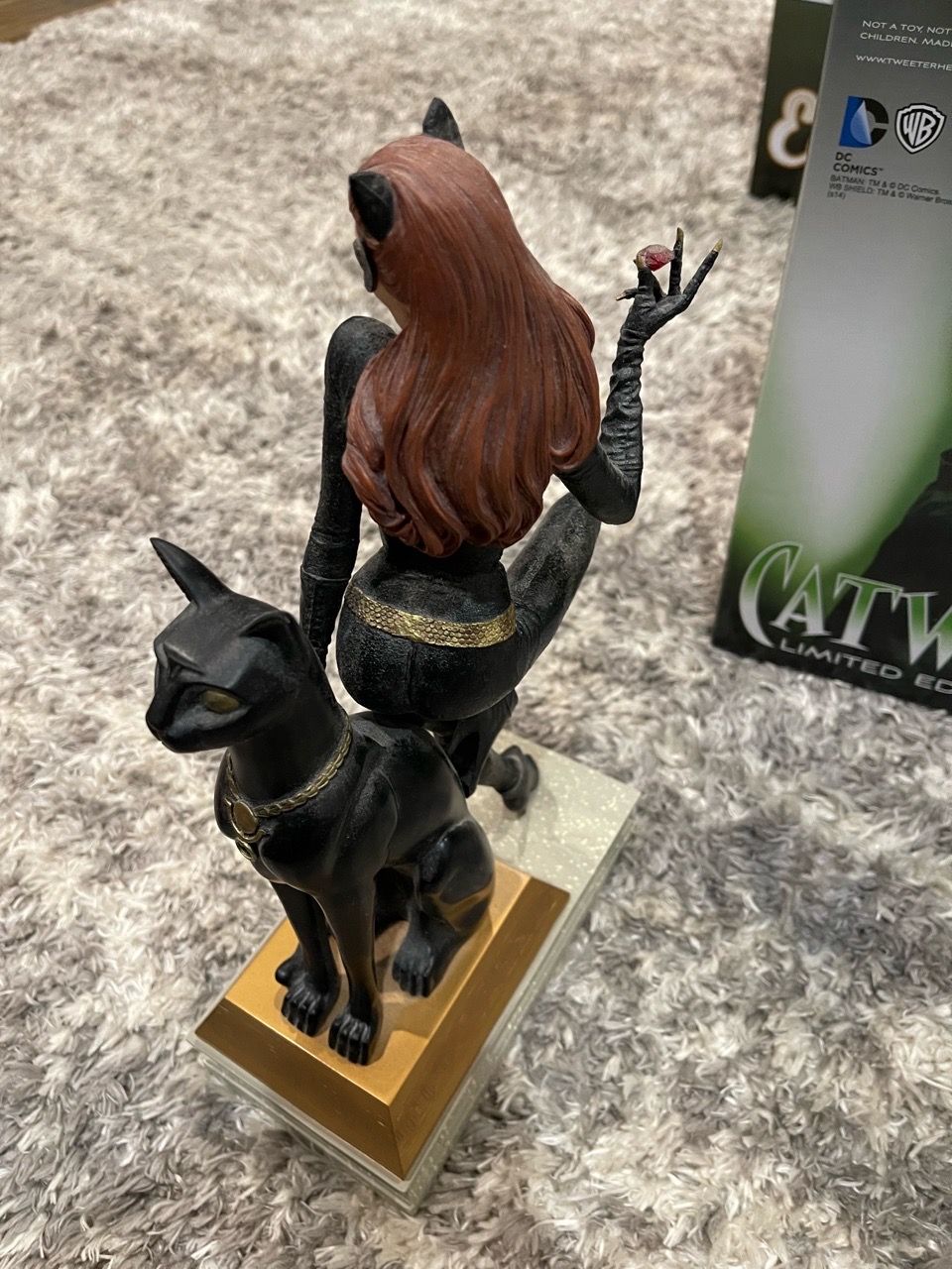 Batman 1966 Catwoman Ruby Edition 1:6 Scale Statue - photo 4