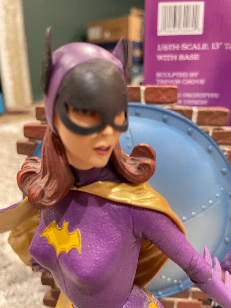 Batman 1966 TV Series Batgirl 1:6 Scale Maquette Statue - photo 2