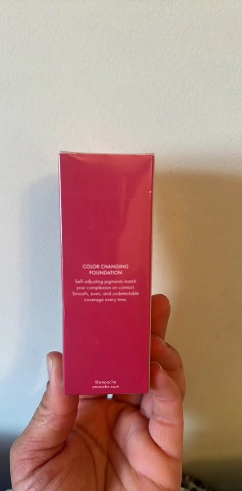 Smooche Color Changing Foundation - photo 3