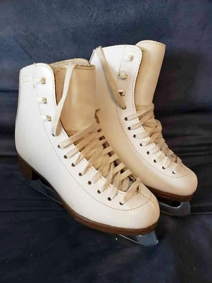 GAM Figure Skates - size 2C (Youth)